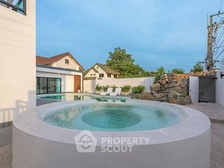 Casa en venta de 5 habitaciones en Bang Lamung, Chonburi