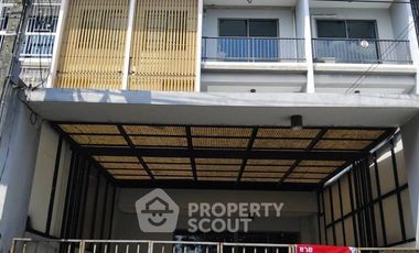 For sale 3 bedrooms townhouse in Lat Phrao, Bangkok