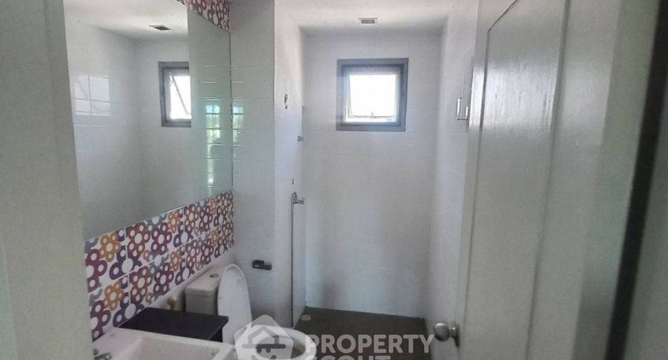 For sale 3 bedrooms townhouse in Lat Phrao, Bangkok