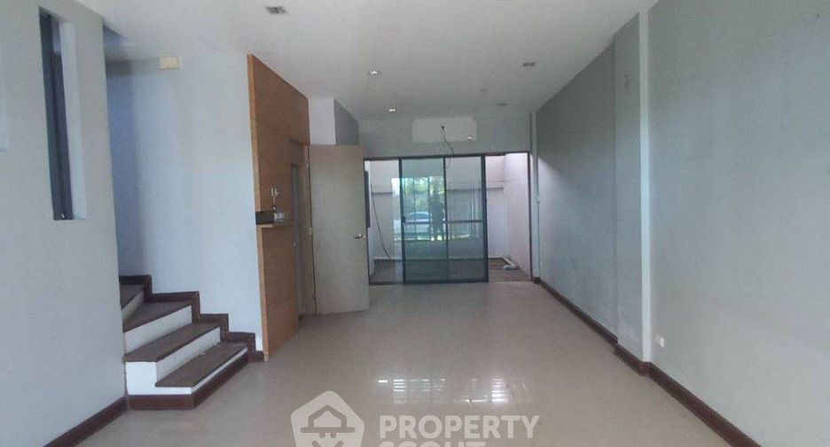 For sale 3 bedrooms townhouse in Lat Phrao, Bangkok