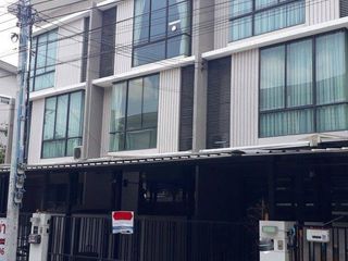 For sale 3 bedrooms townhouse in Khan Na Yao, Bangkok