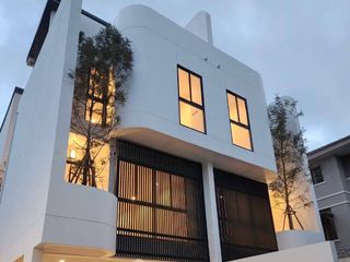 For sale 3 bedrooms townhouse in Phra Khanong, Bangkok
