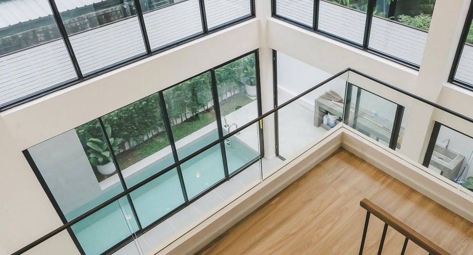 For sale 3 bedrooms townhouse in Phra Khanong, Bangkok