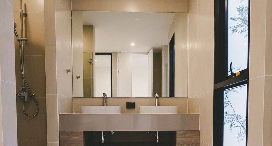 For sale 3 bedrooms townhouse in Phra Khanong, Bangkok