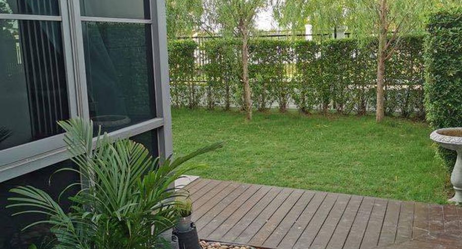 For sale 4 bedrooms house in Lat Krabang, Bangkok