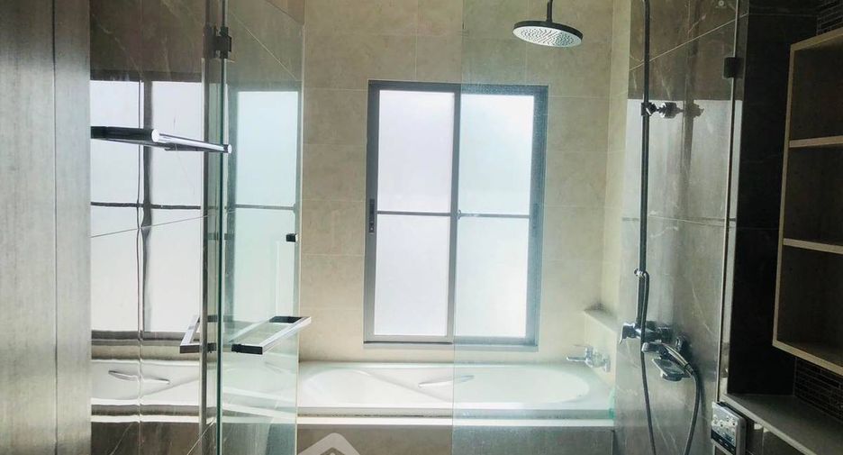 For rent and for sale 4 bedrooms house in Lat Krabang, Bangkok