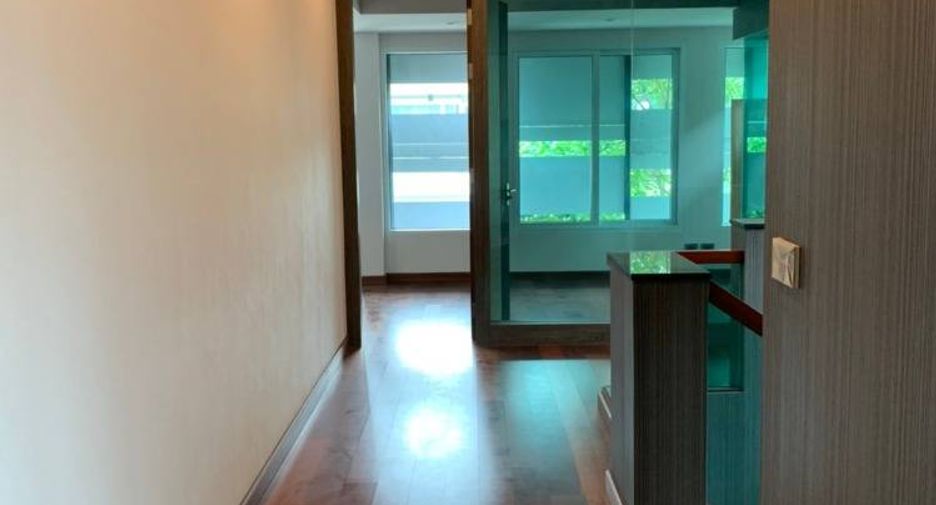 For sale 4 bedrooms house in Chatuchak, Bangkok