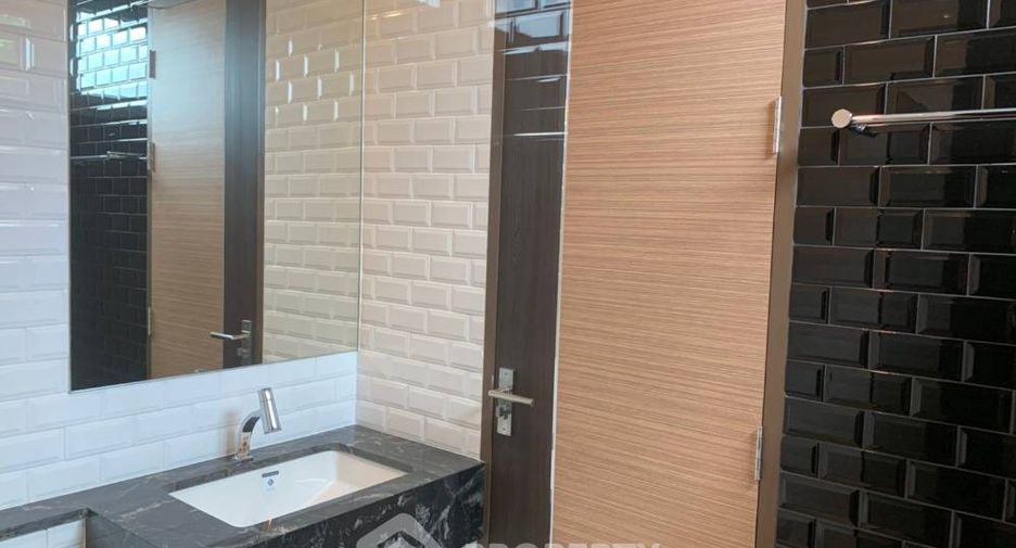 For sale 4 bedrooms house in Chatuchak, Bangkok