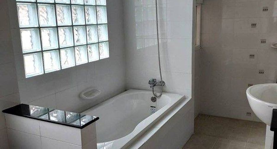 For sale 4 bedrooms house in Bang Khen, Bangkok