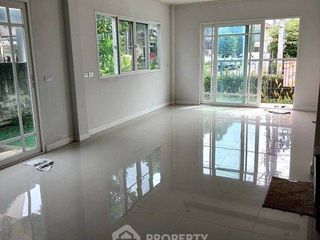 Haus zum Kauf mit 4 Zimmer in Bang Khen, Bangkok