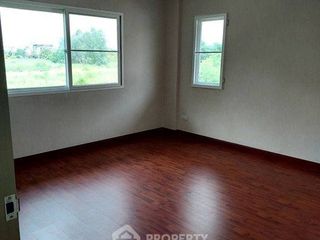 Haus zum Kauf mit 4 Zimmer in Bang Khen, Bangkok