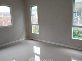 Haus zum Kauf mit 4 Zimmer in Bang Khen, Bangkok