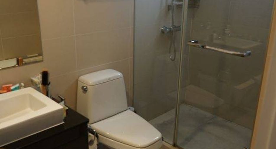 For sale 2 bedrooms condo in Huai Khwang, Bangkok