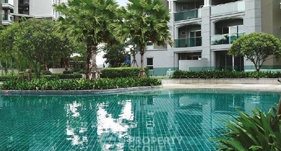 For sale 2 bedrooms condo in Huai Khwang, Bangkok