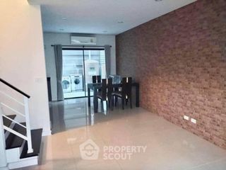 For rent そして for sale 3 ベッドルーム townhouse in Saphan Sung, Bangkok
