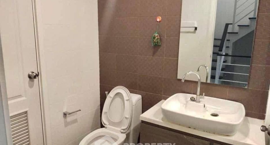 Reihenhaus zur Miete und zum Kauf mit 3 Zimmer in Saphan Sung, Bangkok