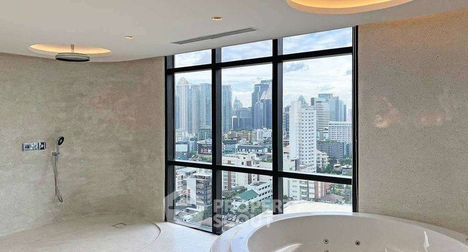 For sale 2 bedrooms condo in Khlong Toei, Bangkok
