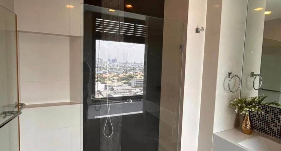 For sale 1 bed condo in Khlong Toei, Bangkok