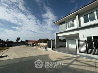 For sale 4 bedrooms house in Si Racha, Chonburi