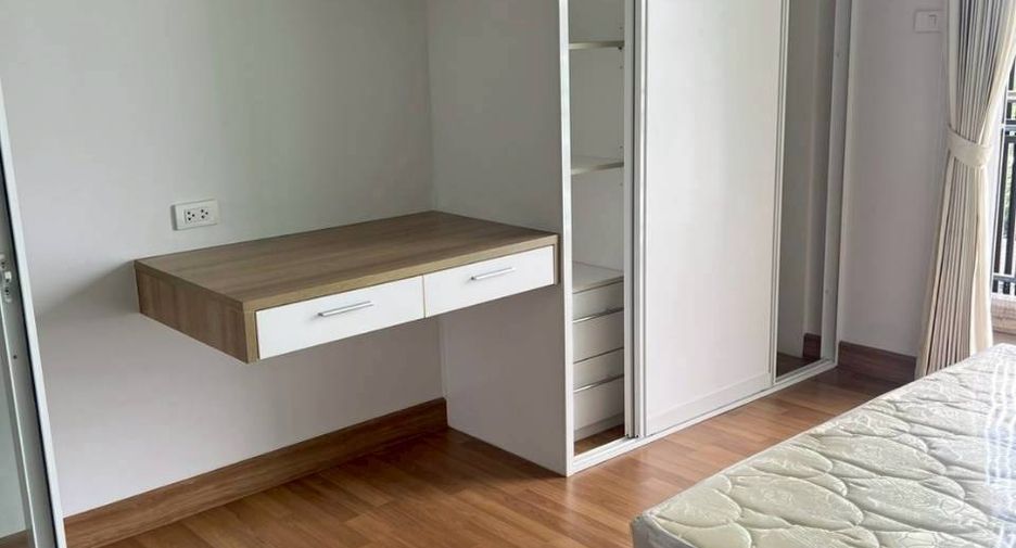 À vendre 1 chambre condo à Huai Khwang, Bangkok