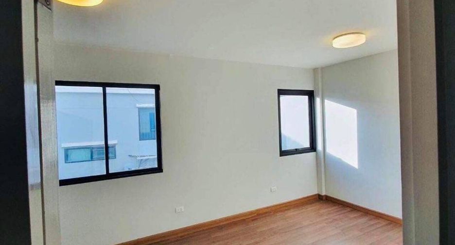 Reihenhaus zum Kauf mit 3 Zimmer in Bueng Kum, Bangkok