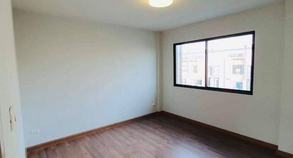 Reihenhaus zum Kauf mit 3 Zimmer in Bueng Kum, Bangkok