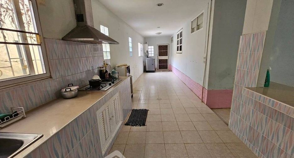 For sale 5 bedrooms house in Sattahip, Pattaya