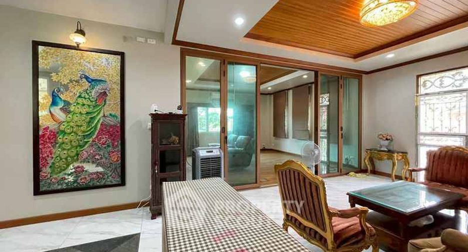 À vendre 6 chambres maison à Mueang Chon Buri, Chonburi