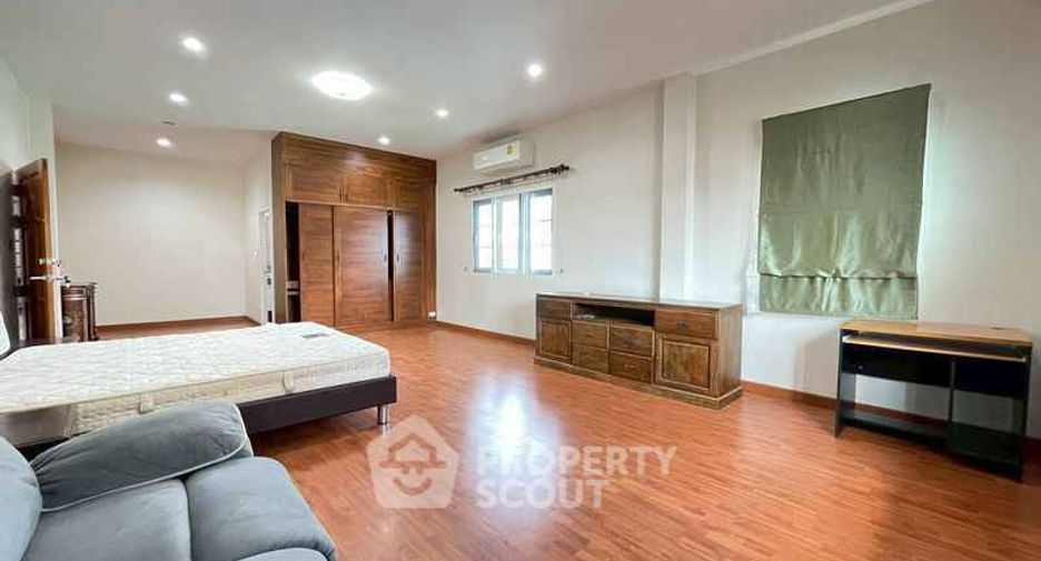 À vendre 6 chambres maison à Mueang Chon Buri, Chonburi