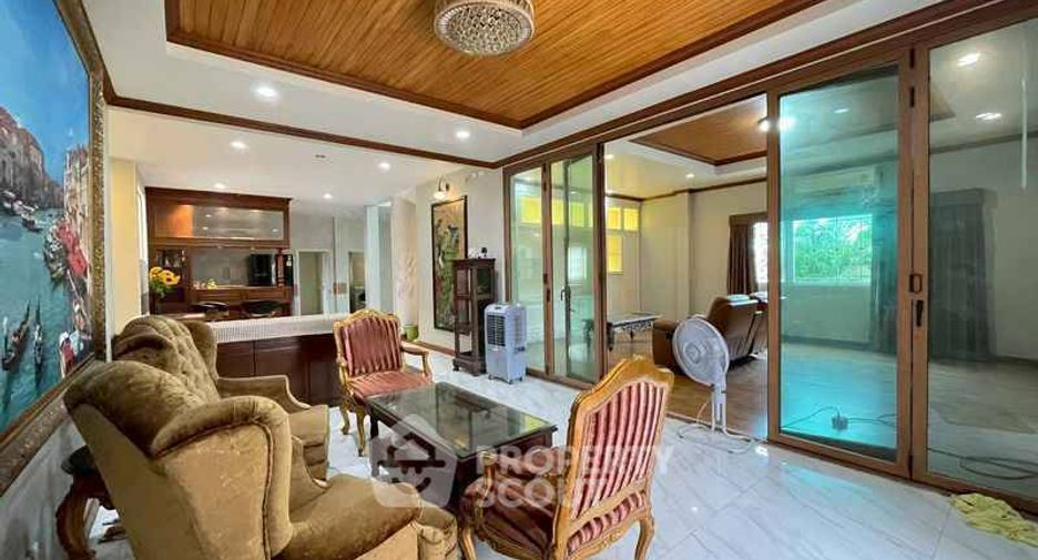 À vendre 6 chambres maison à Mueang Chon Buri, Chonburi