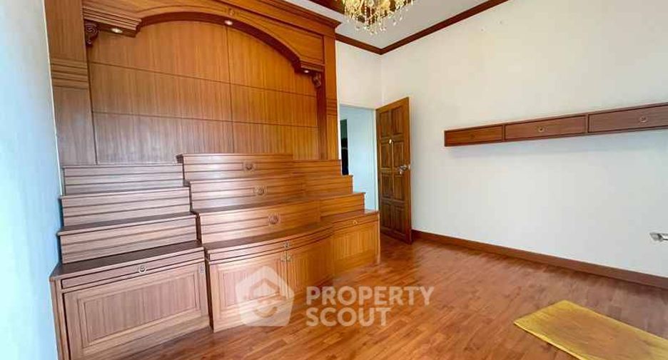 À vendre 6 chambres maison à Mueang Chon Buri, Chonburi
