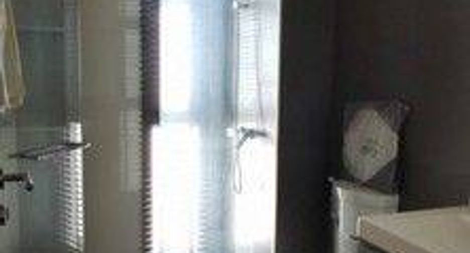 For sale 4 bedrooms townhouse in Watthana, Bangkok