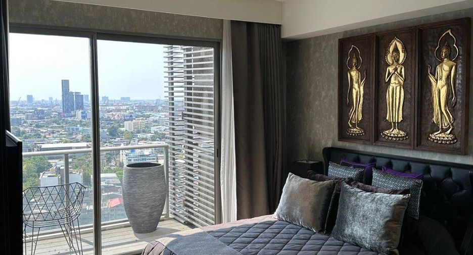 For sale 3 bedrooms condo in Khlong Toei, Bangkok