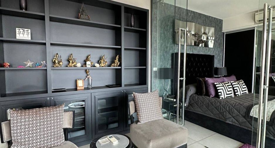 For sale 3 bedrooms condo in Khlong Toei, Bangkok