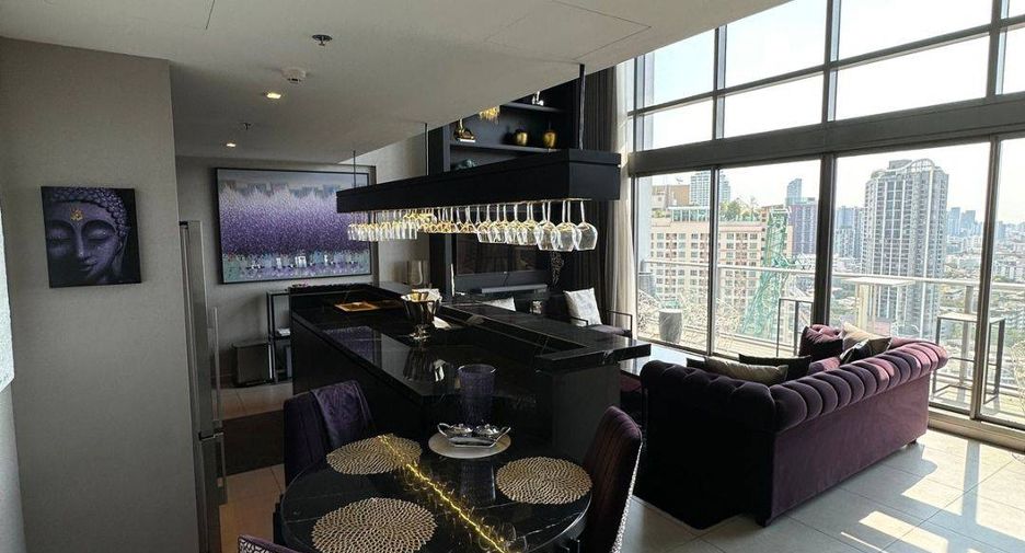 For sale 3 bedrooms condo in Khlong Toei, Bangkok