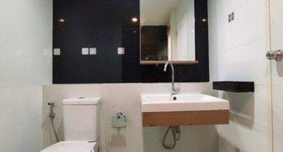 For sale 5 bedrooms house in Taling Chan, Bangkok