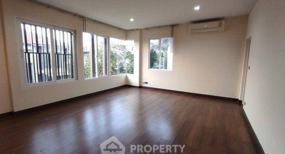 For sale 5 bedrooms house in Taling Chan, Bangkok