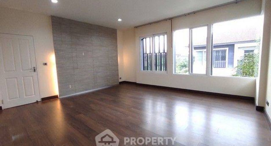 For sale 5 bedrooms house in Taling Chan, Bangkok