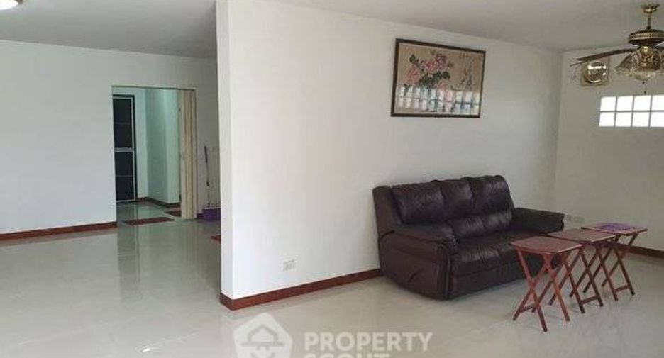 Casa en venta de 4 habitaciones en Si Racha, Chonburi