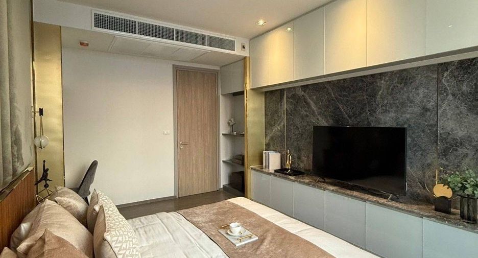 For sale 3 bedrooms condo in Khlong Toei, Bangkok