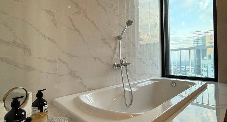 For sale 3 bedrooms condo in Khlong Toei, Bangkok