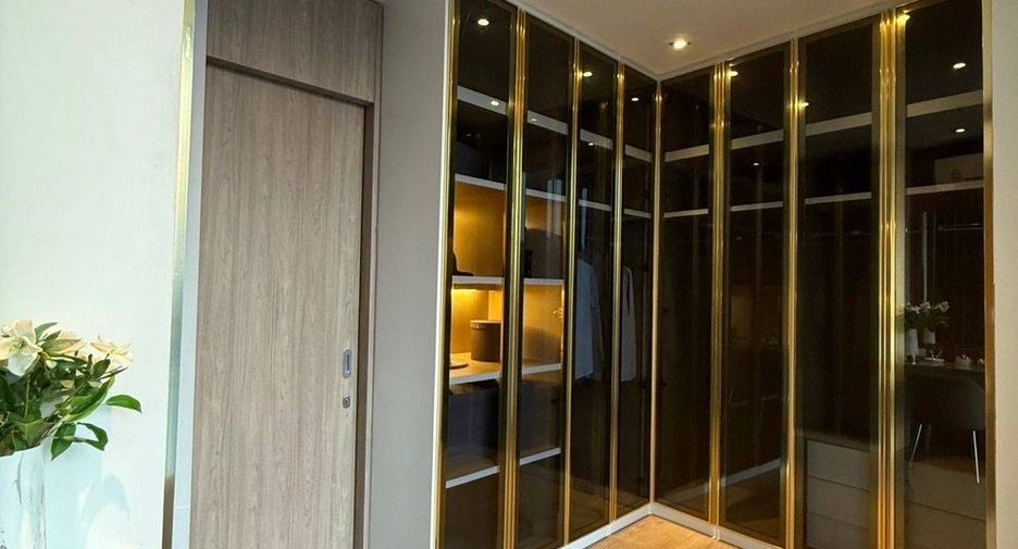 For sale 3 bedrooms condo in Khlong Toei, Bangkok