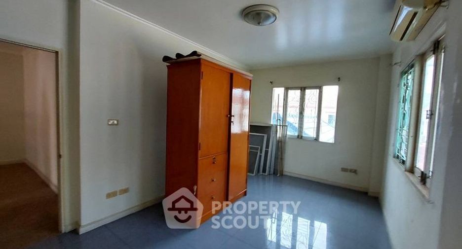 For sale 3 bedrooms house in Khlong Sam Wa, Bangkok