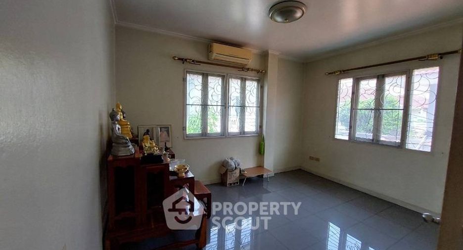 For sale 3 bedrooms house in Khlong Sam Wa, Bangkok