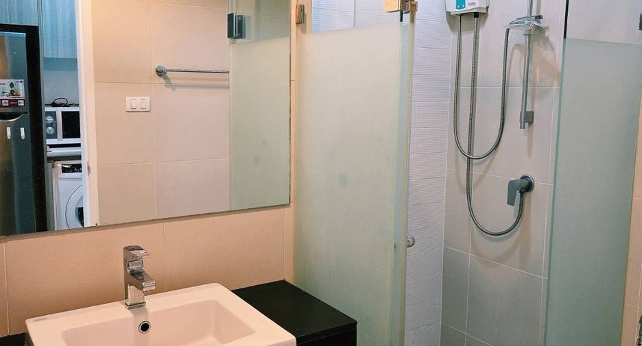 Wohnung zur Miete mit 1 Zimmer in Huai Khwang, Bangkok