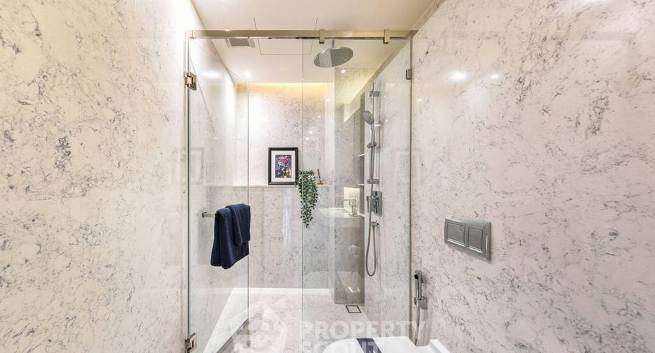 For sale 3 bedrooms condo in Khlong Toei, Bangkok