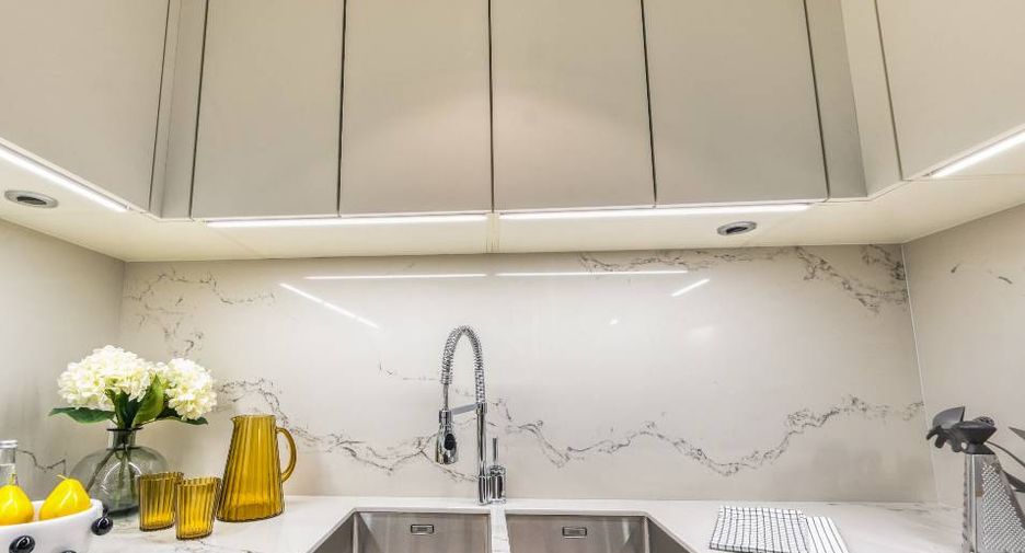 For sale 3 bedrooms condo in Khlong Toei, Bangkok