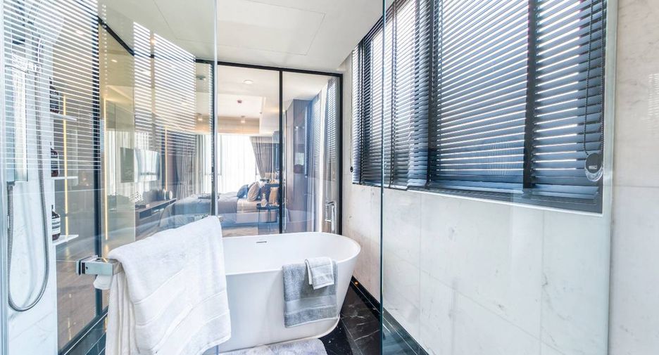 For sale 3 bedrooms condo in Khlong Toei, Bangkok