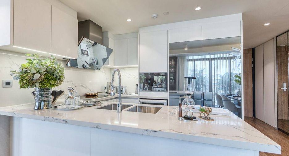 For sale 2 bedrooms condo in Khlong Toei, Bangkok