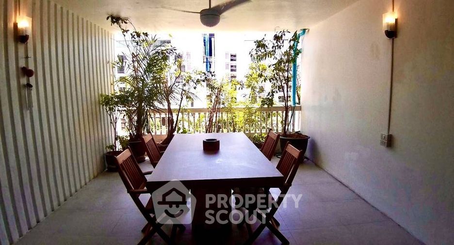 For rent 4 bedrooms condo in Khlong Toei, Bangkok